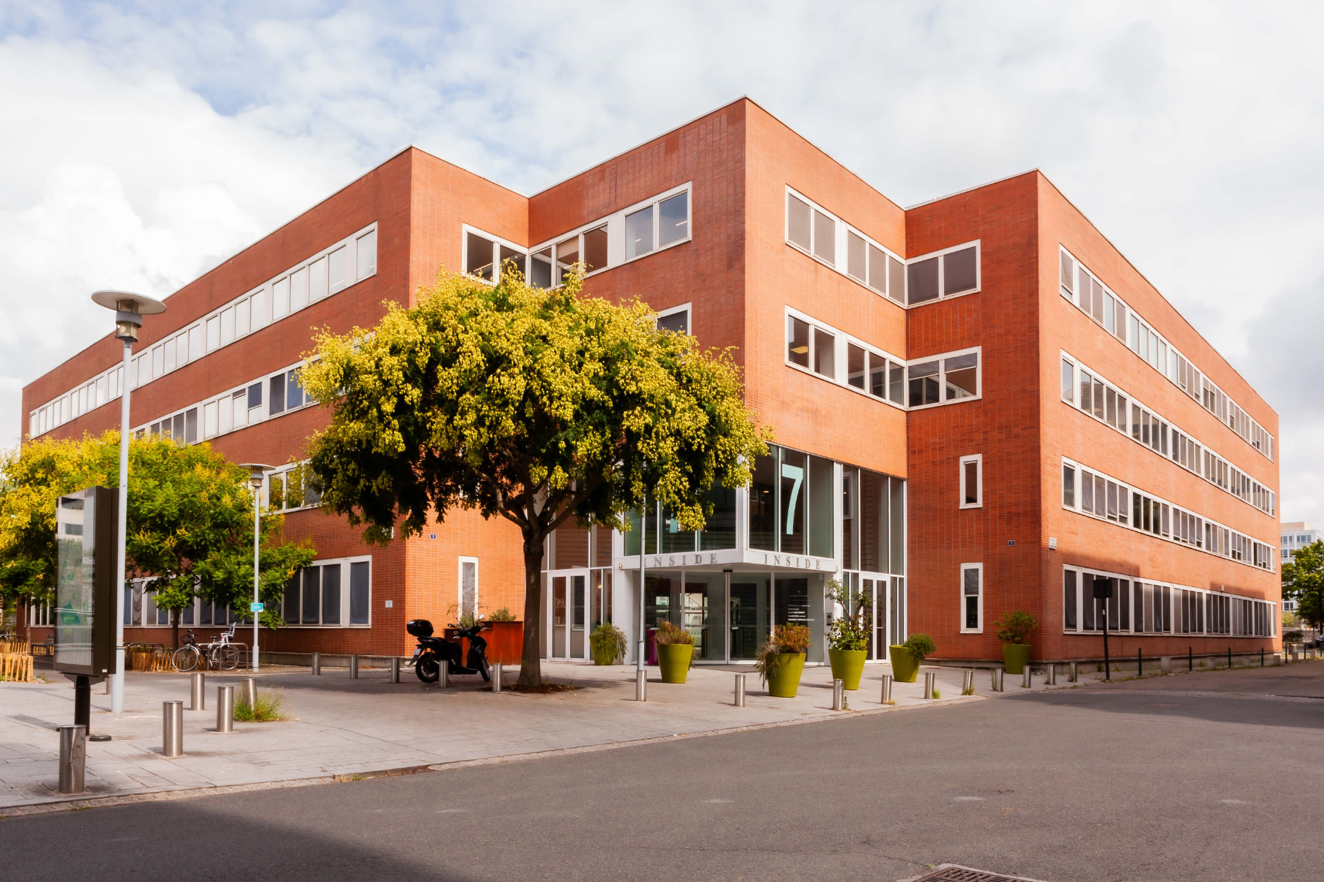 CLS Inside — street-level view of the four-storey brick Inside 7 building in Paris